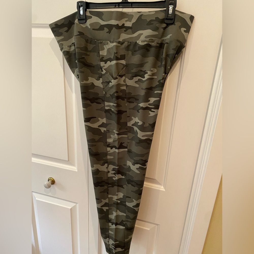 Camo leggings with pockets